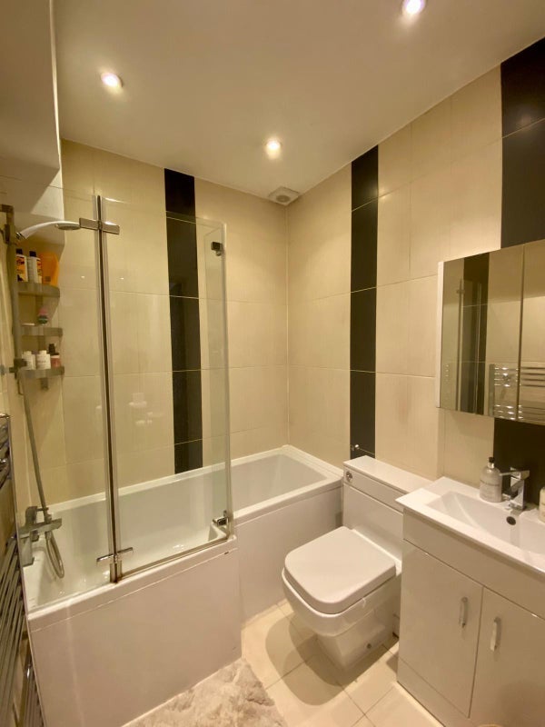 Flat Balham High Road in Greater London