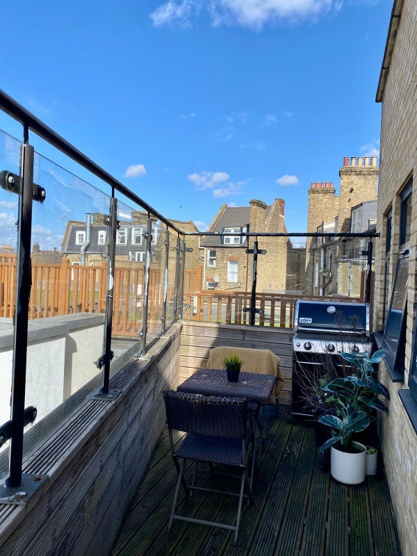 Flat Balham High Road in Greater London