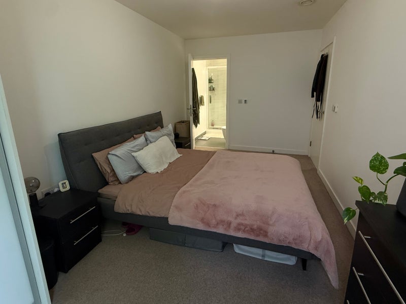 Room Killick Way in Greater London