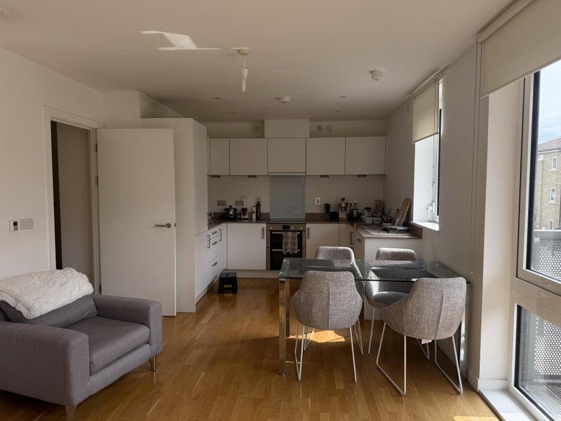 Room Killick Way in Greater London
