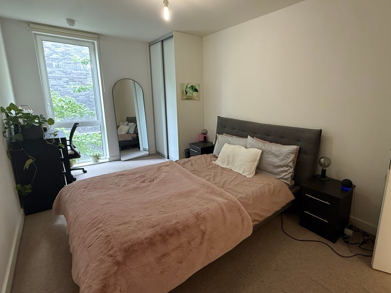 Room Killick Way in Greater London