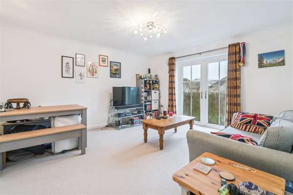 Flat Dedmere Road in Marlow