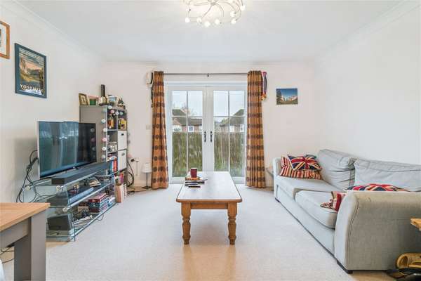 Flat Dedmere Road in Marlow