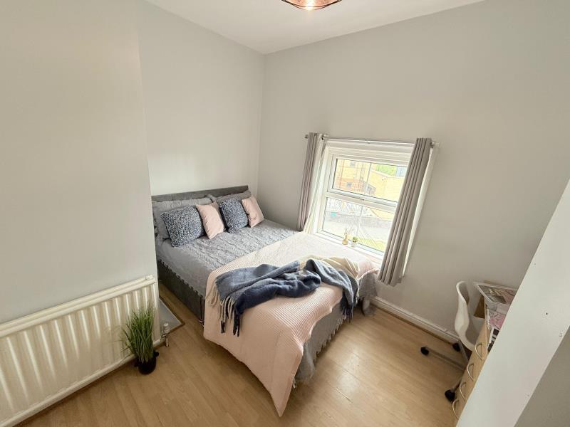 Flat Woodhouse Lane in Leeds