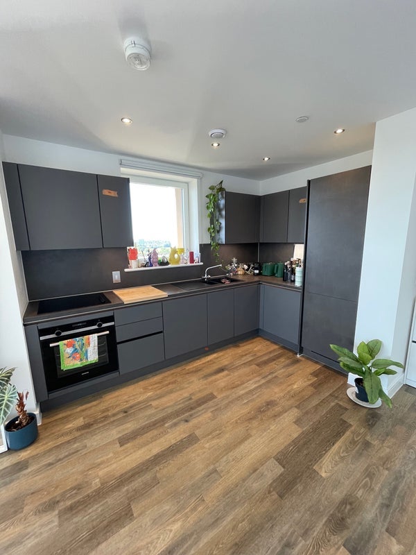 Room Auckland Road in Greater London
