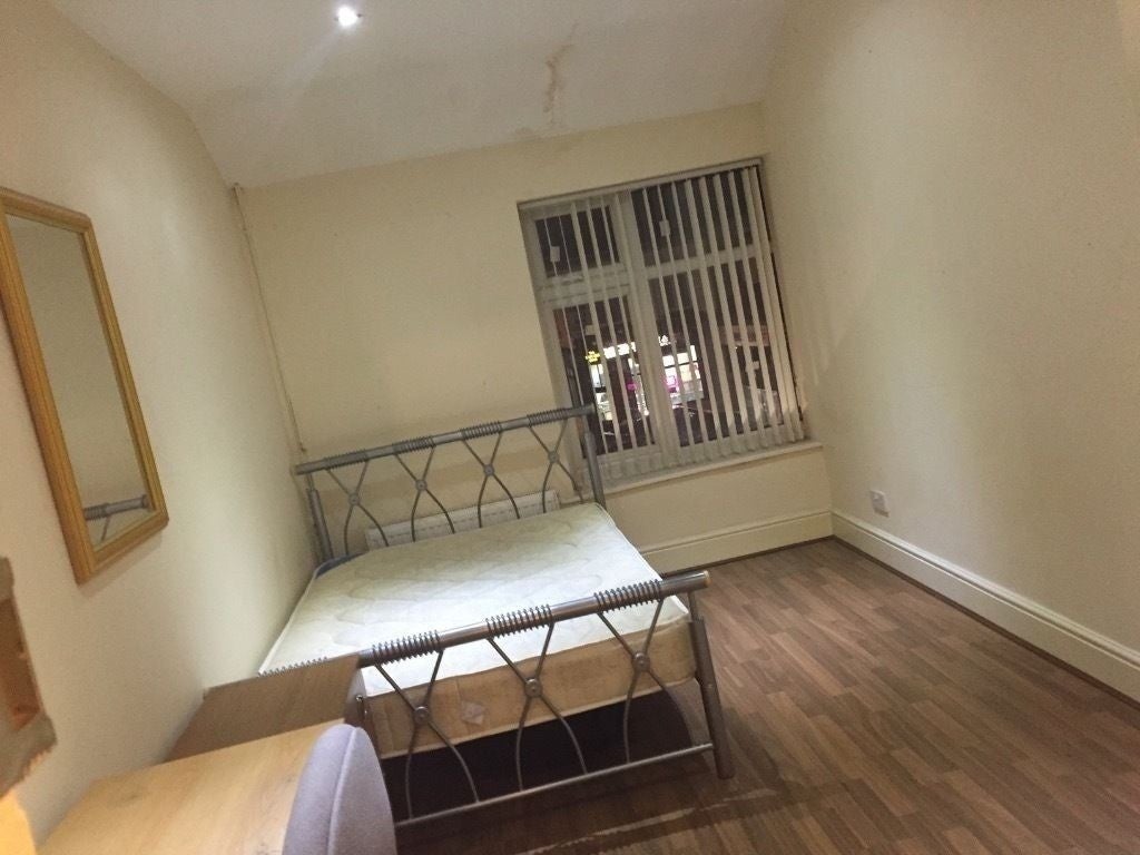 Room Mauldeth Road in Manchester