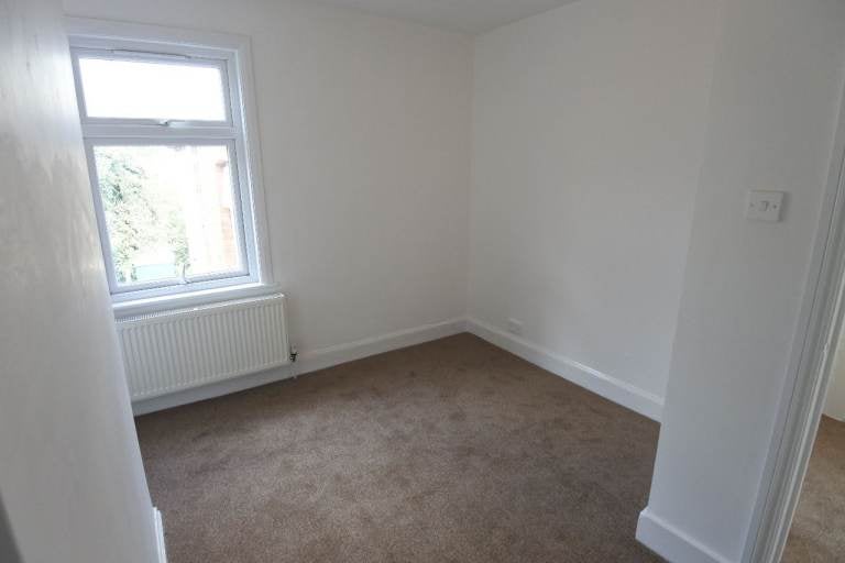 Flat Redfern Road in Greater London