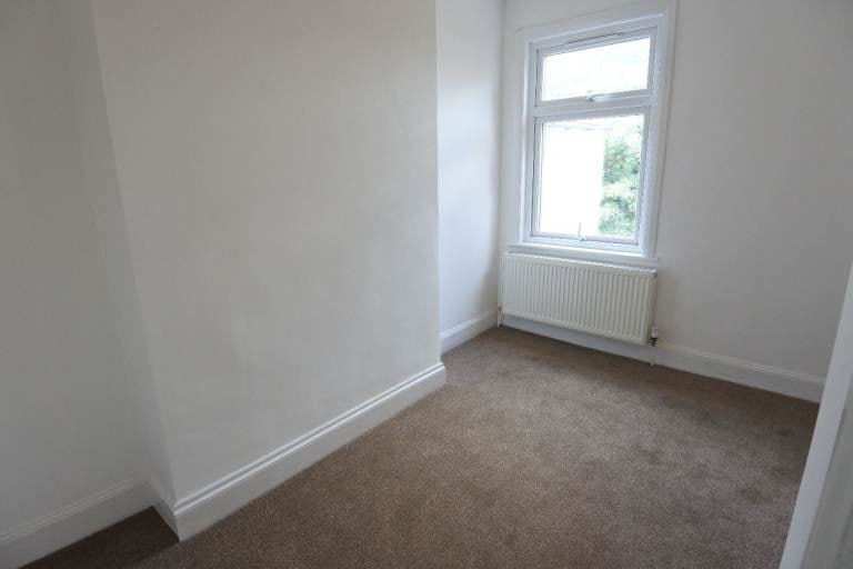 Flat Redfern Road in Greater London