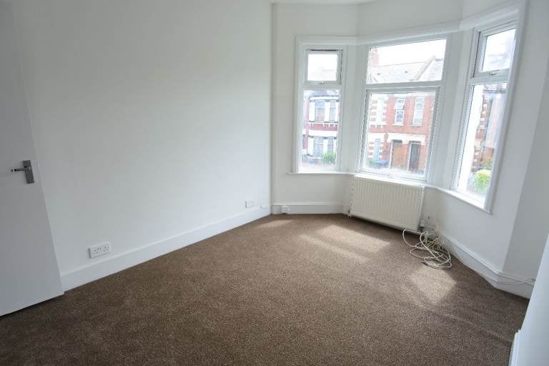 Flat Redfern Road in Greater London
