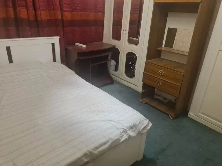 Room Ellis Avenue in Greater London