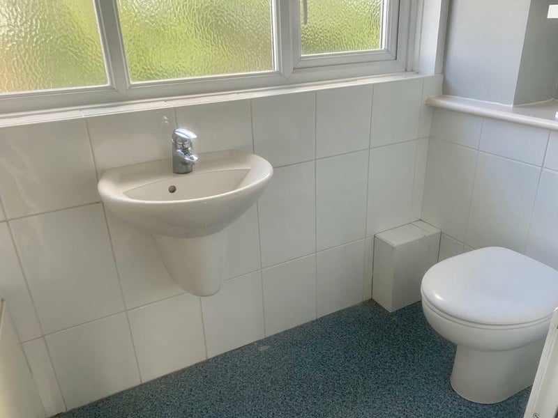 Room Windrush Close in Metropolitan Borough of Solihull