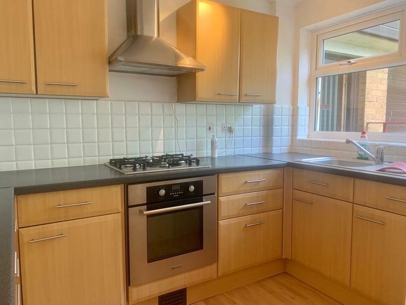 Room Windrush Close in Metropolitan Borough of Solihull