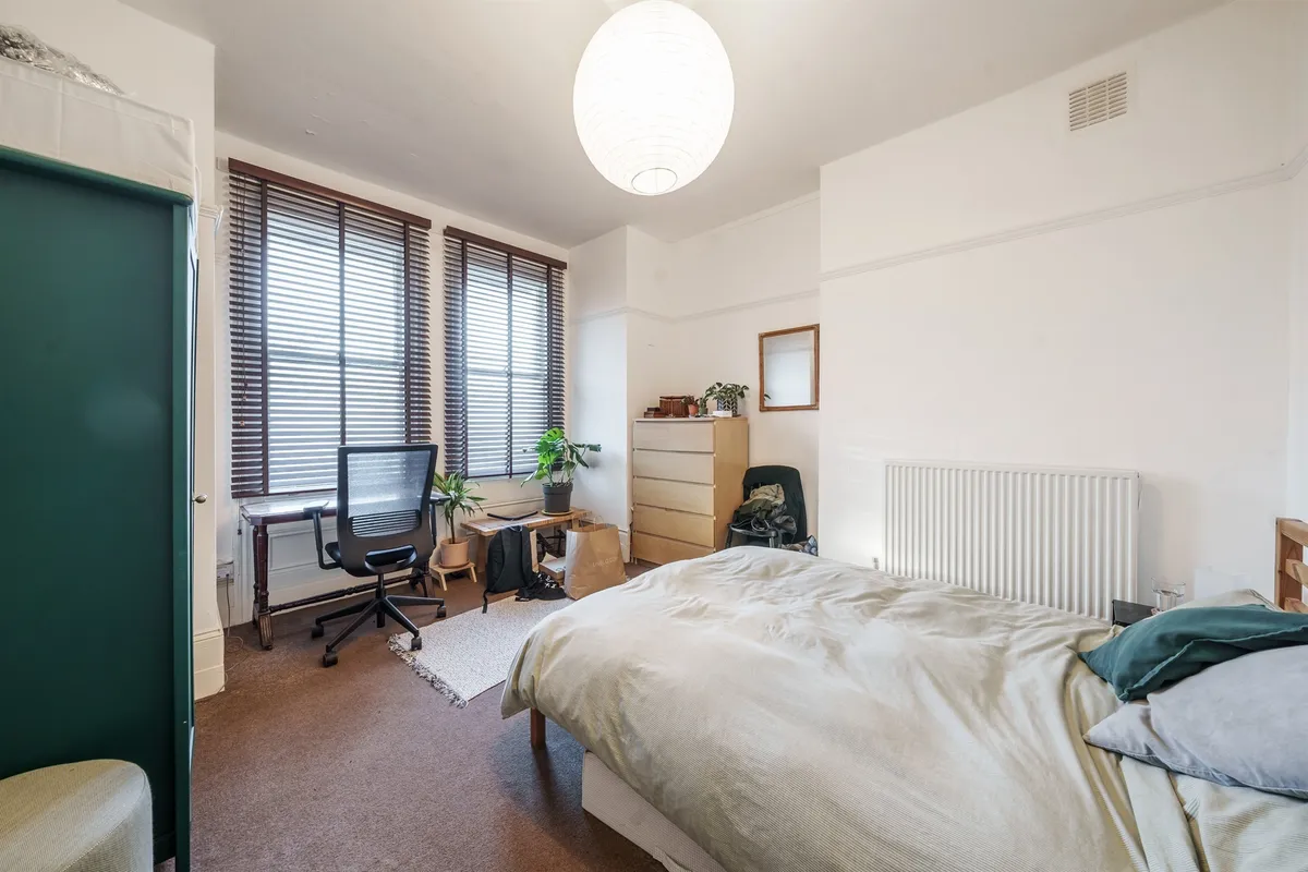 Flat Knatchbull Road in Greater London