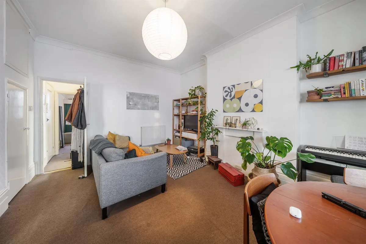 Flat Knatchbull Road in Greater London
