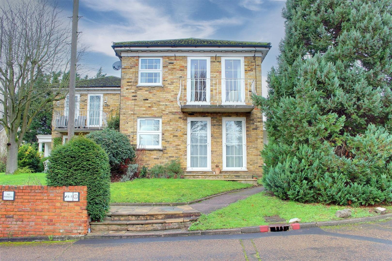 Flat Loxley Court in Ware