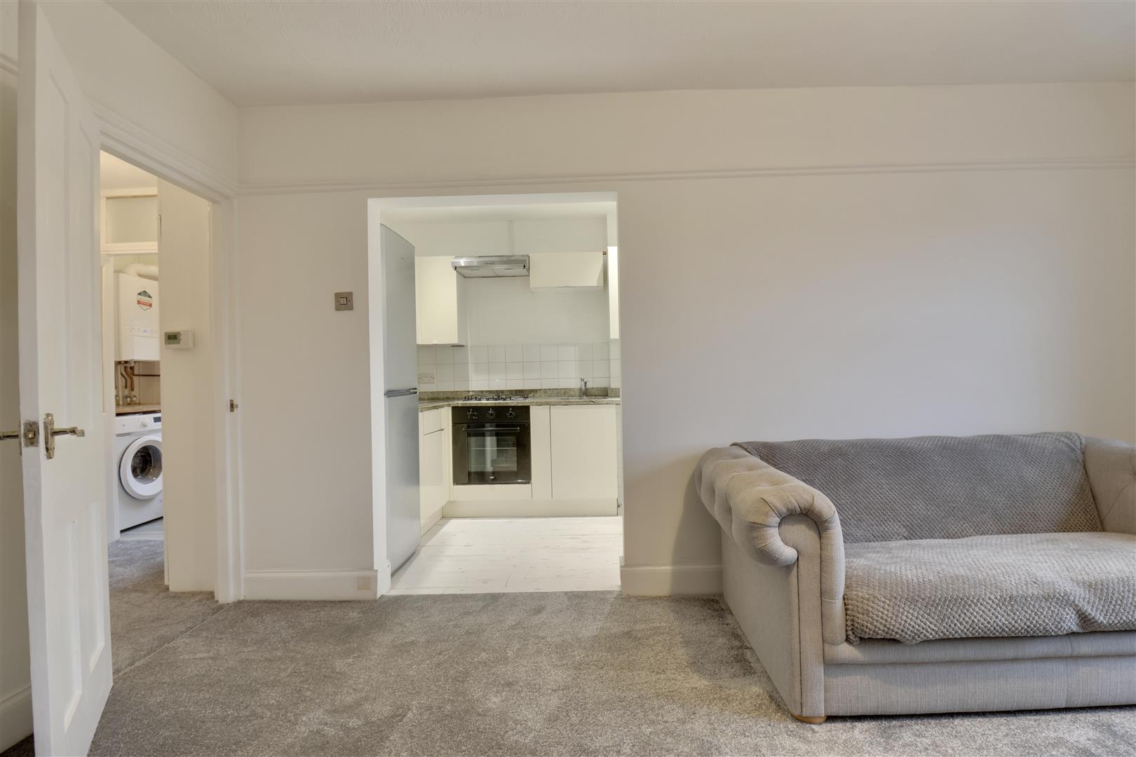 Flat Elphinstone Road in Portsmouth
