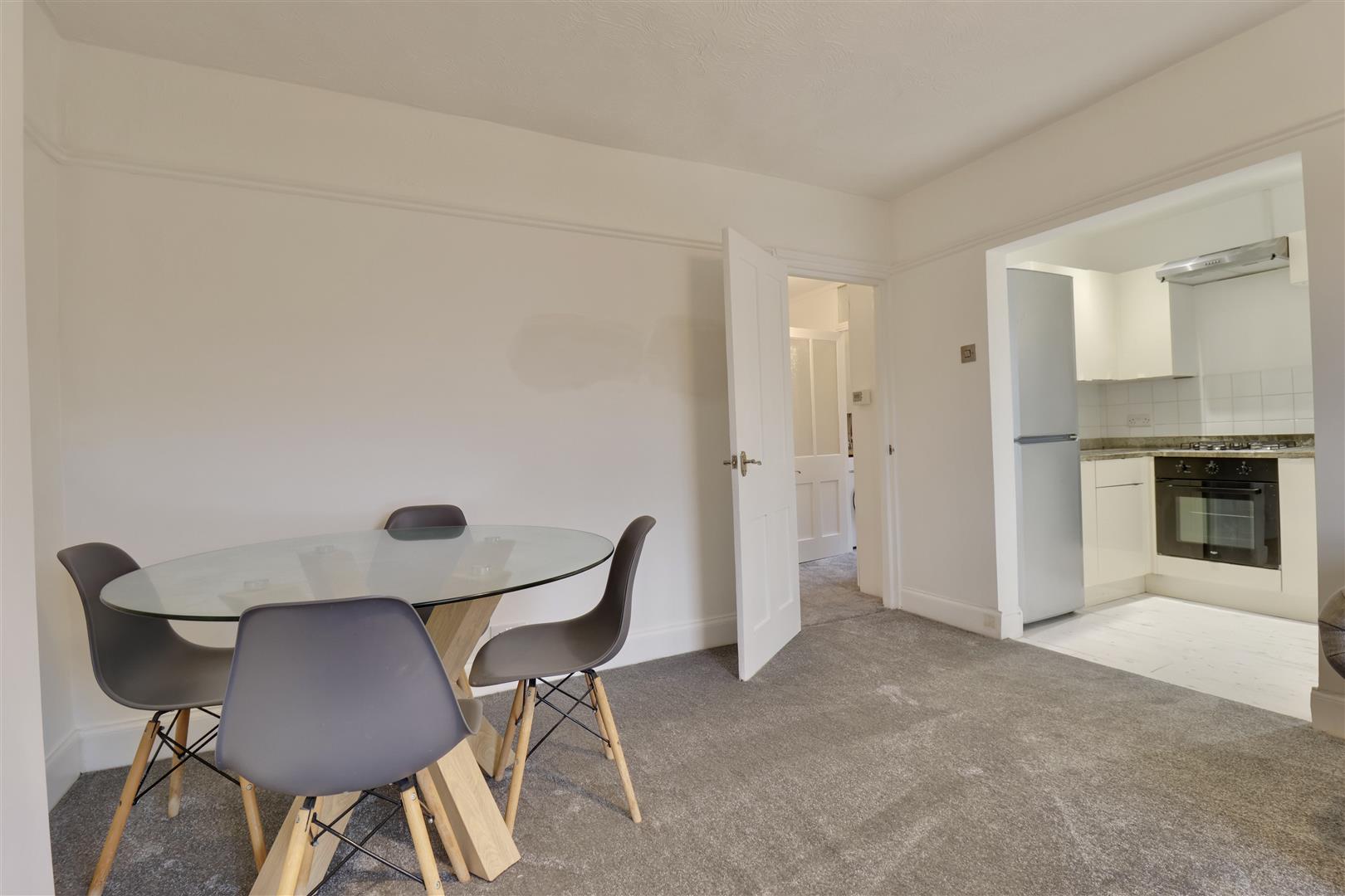 Flat Elphinstone Road in Portsmouth