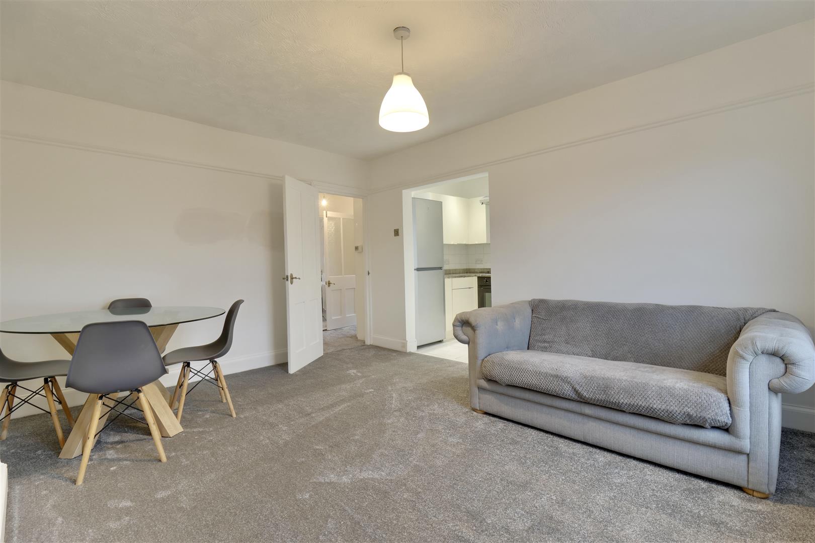 Flat Elphinstone Road in Portsmouth