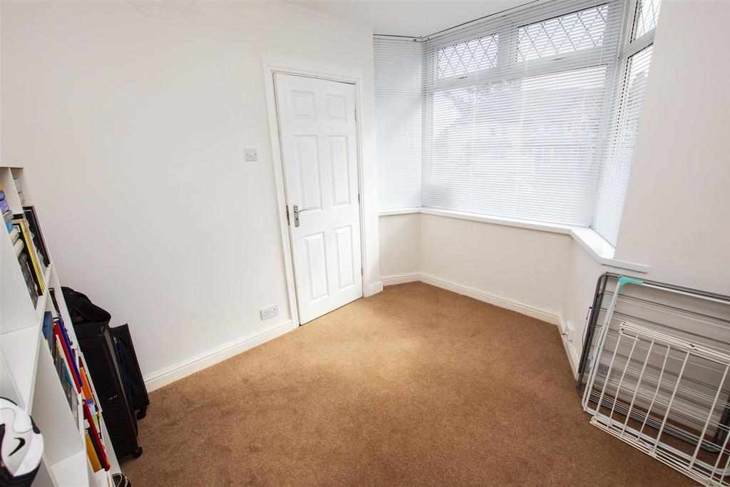 Flat Tealby Grove in Birmingham