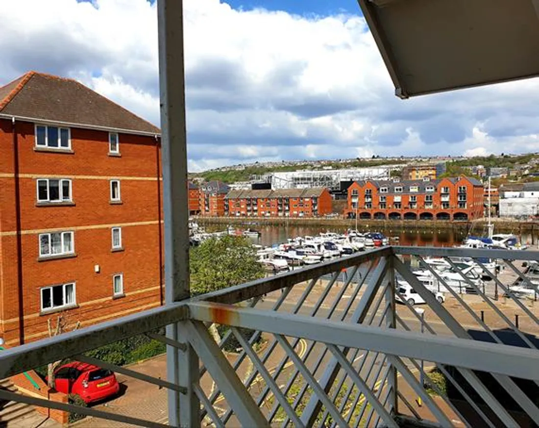 Flat Highmoor in Swansea