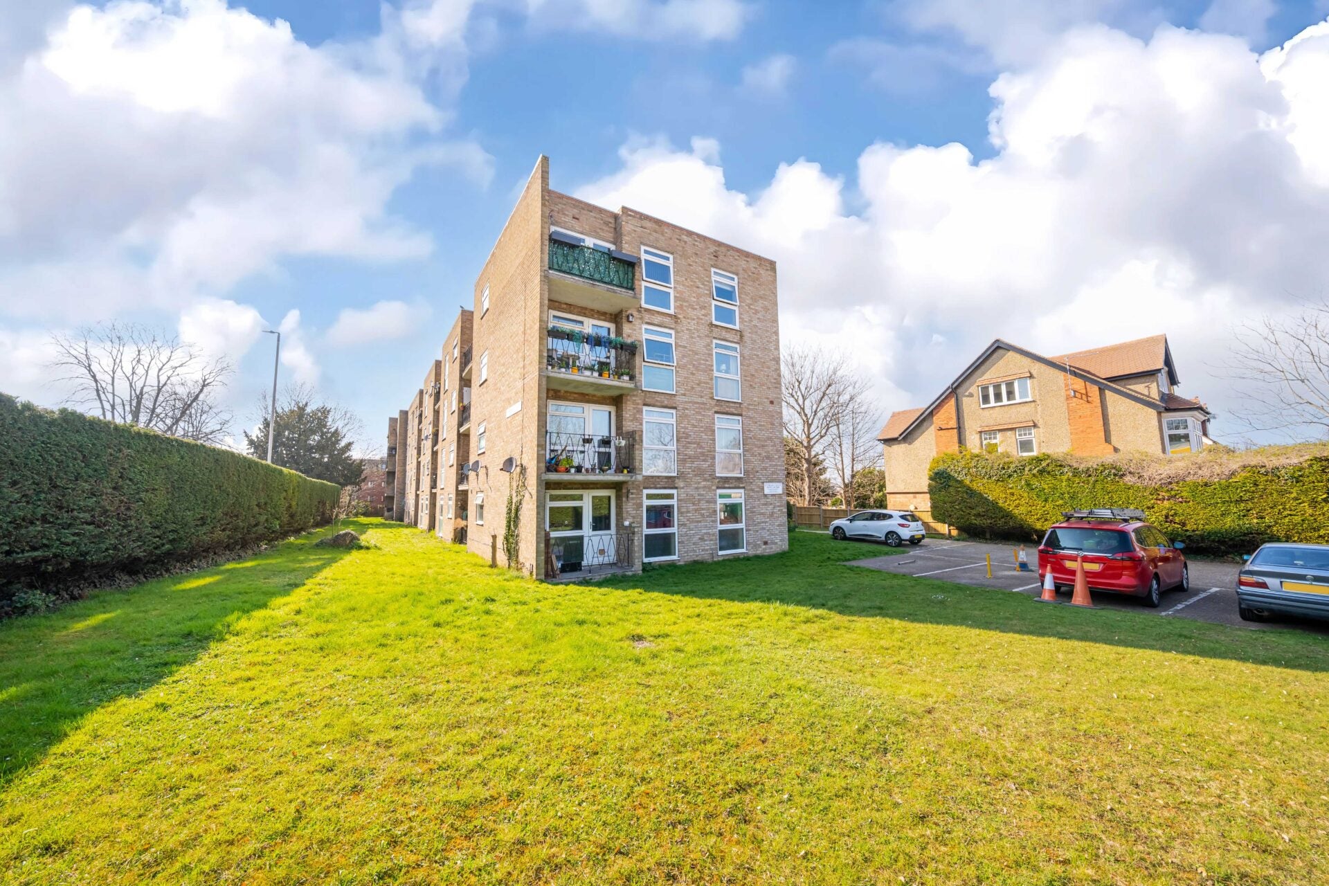 Flat Cheam Road in Greater London