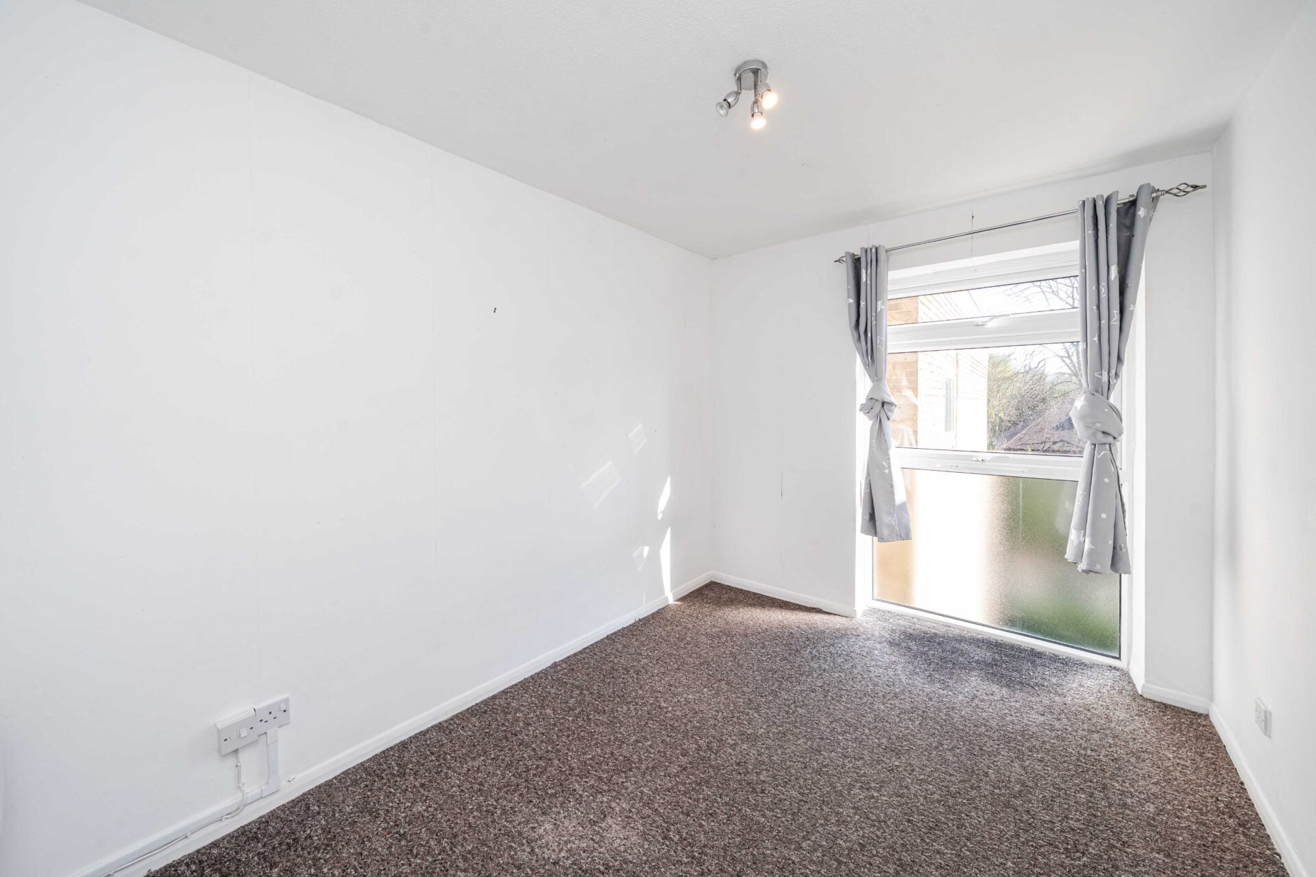 Flat Cheam Road in Greater London