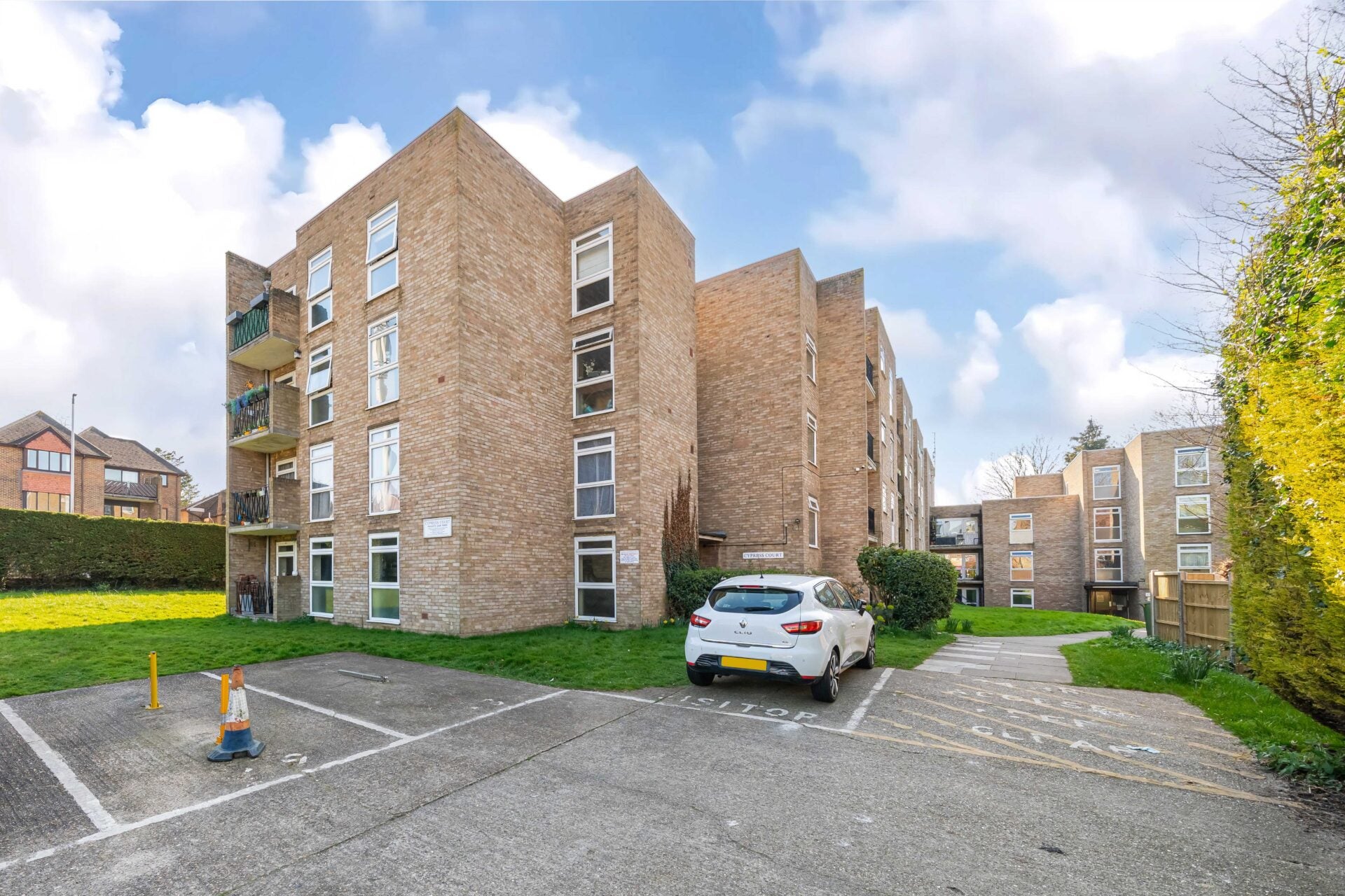 Flat Cheam Road in Greater London