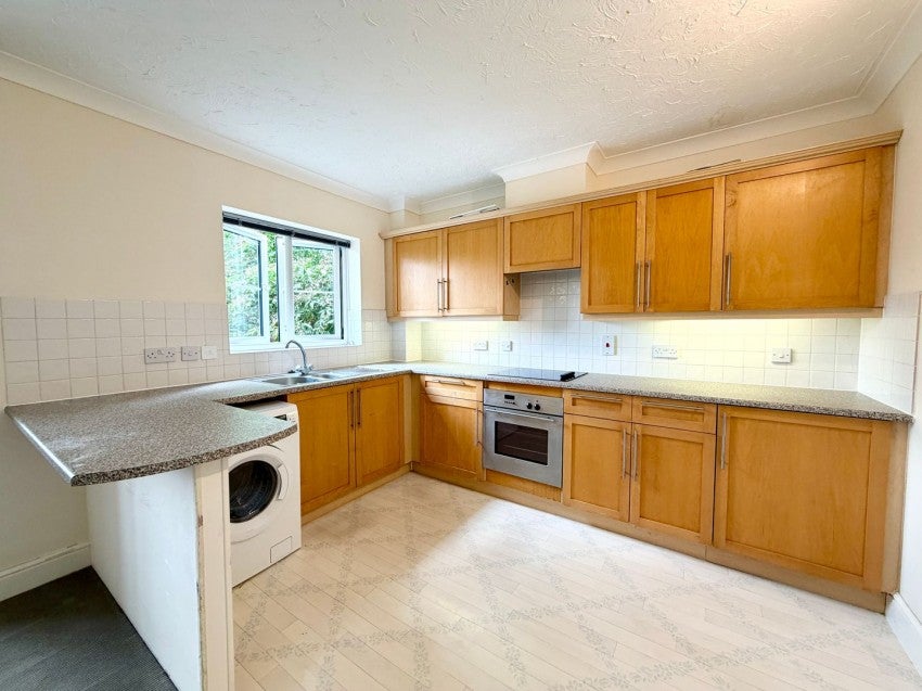 Flat Cumberland Road in Borough of Spelthorne
