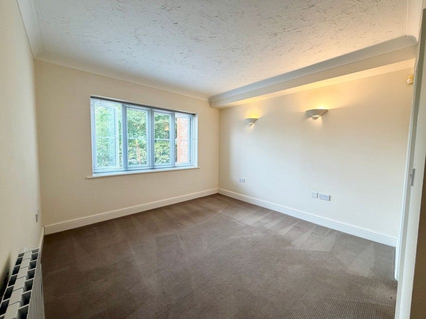 Flat Cumberland Road in Borough of Spelthorne