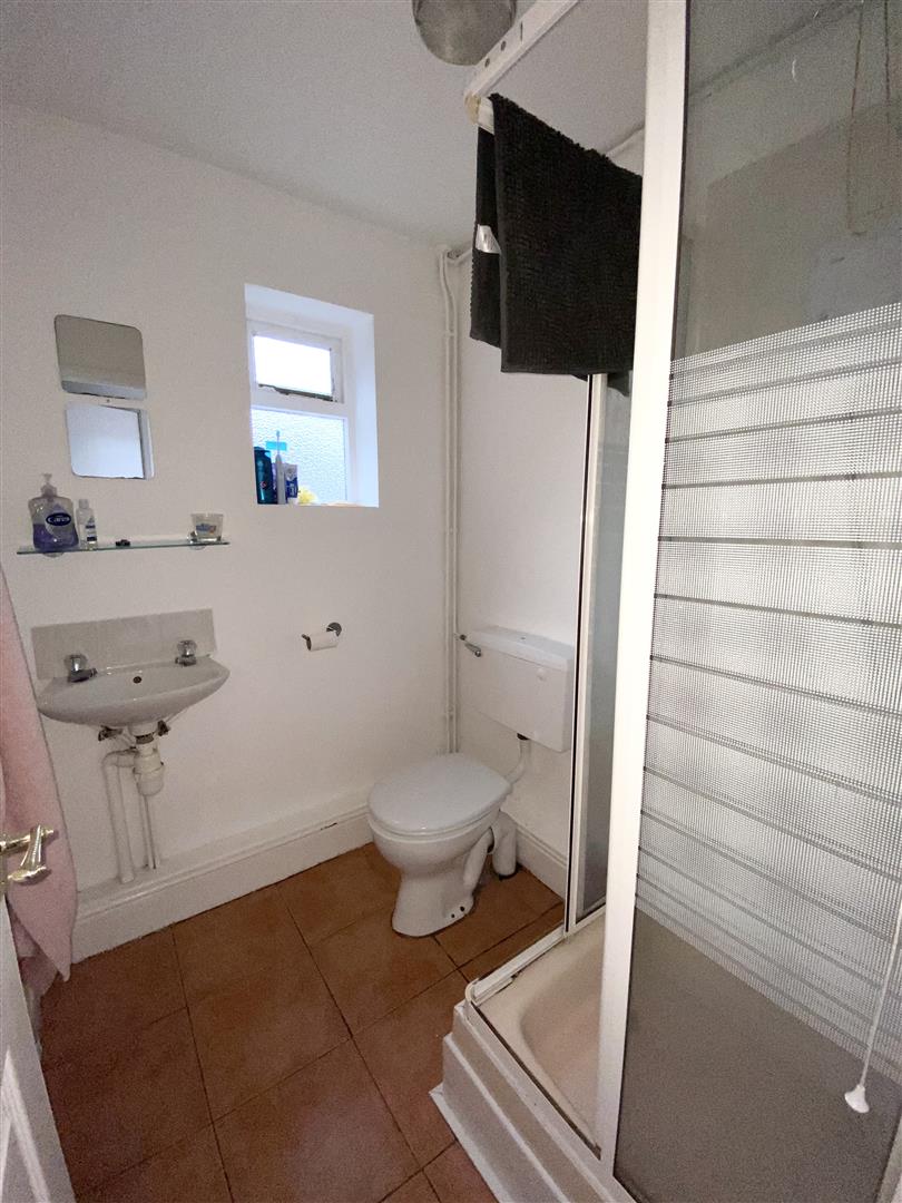 Flat Gwyn Street in Pontypridd