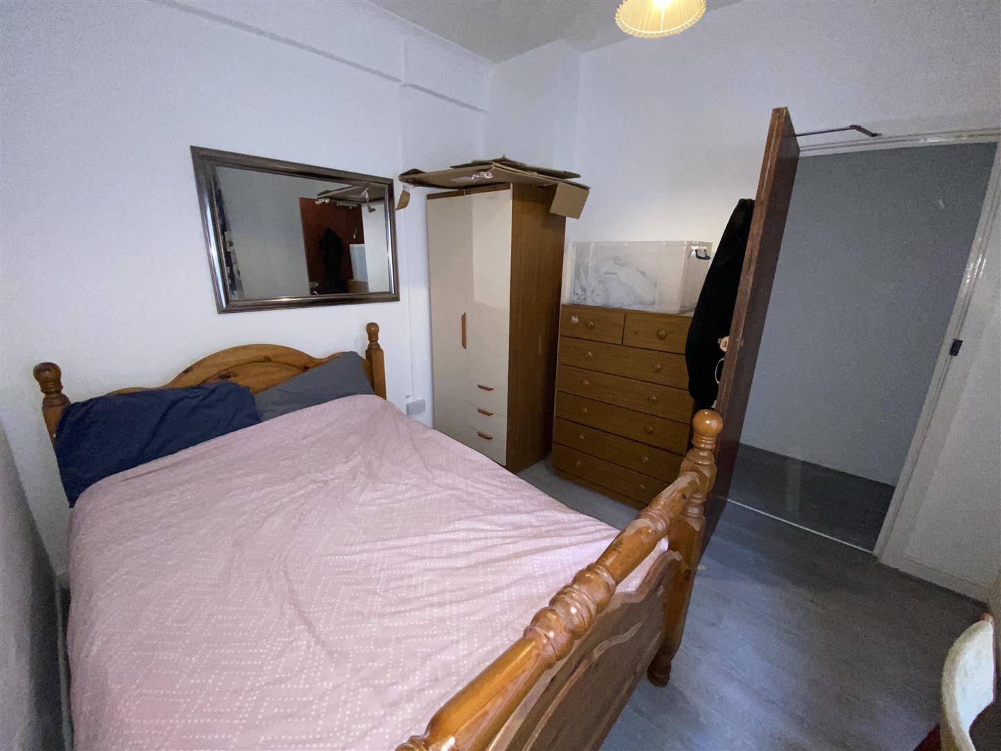 Flat Gwyn Street in Pontypridd