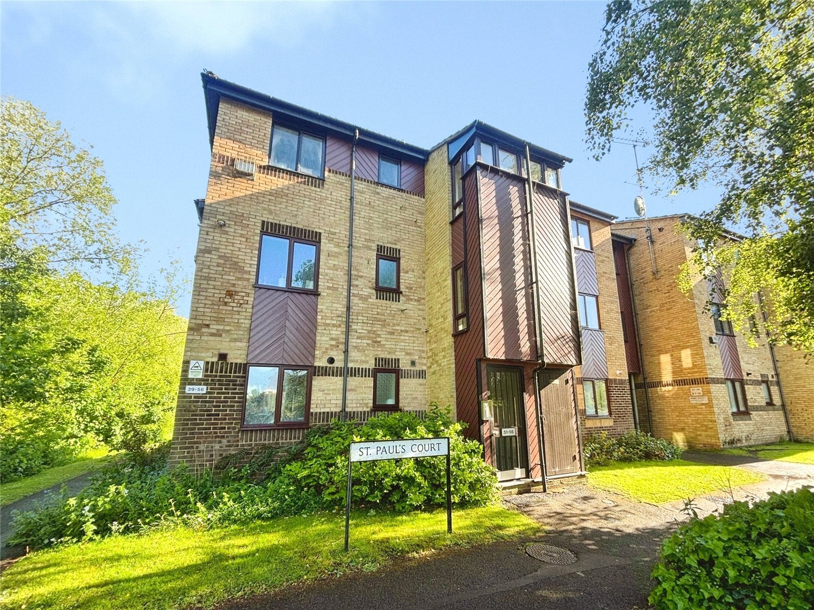Flat St Paul's Court in Reading