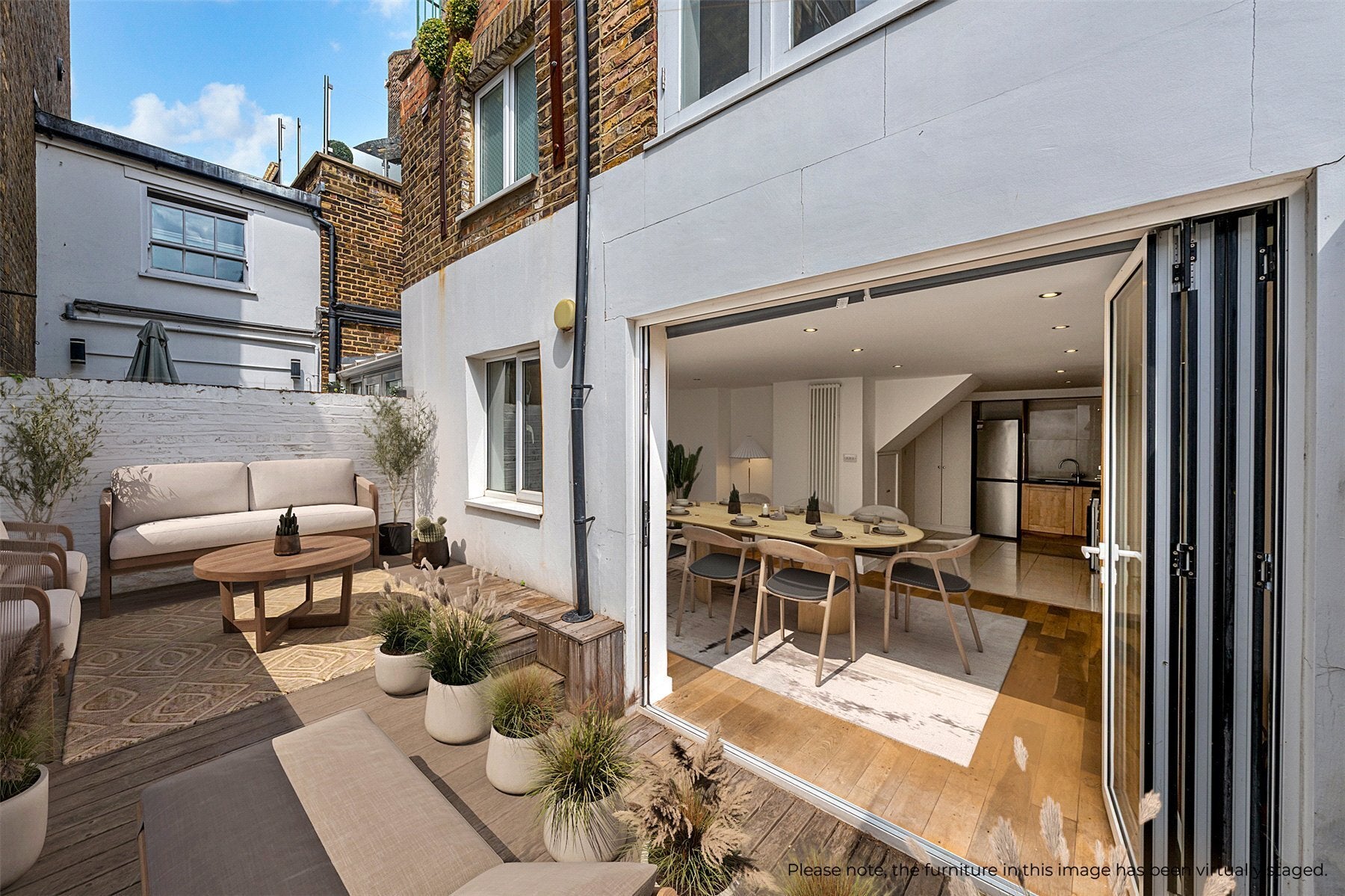 Flat Chalcot Road in Greater London