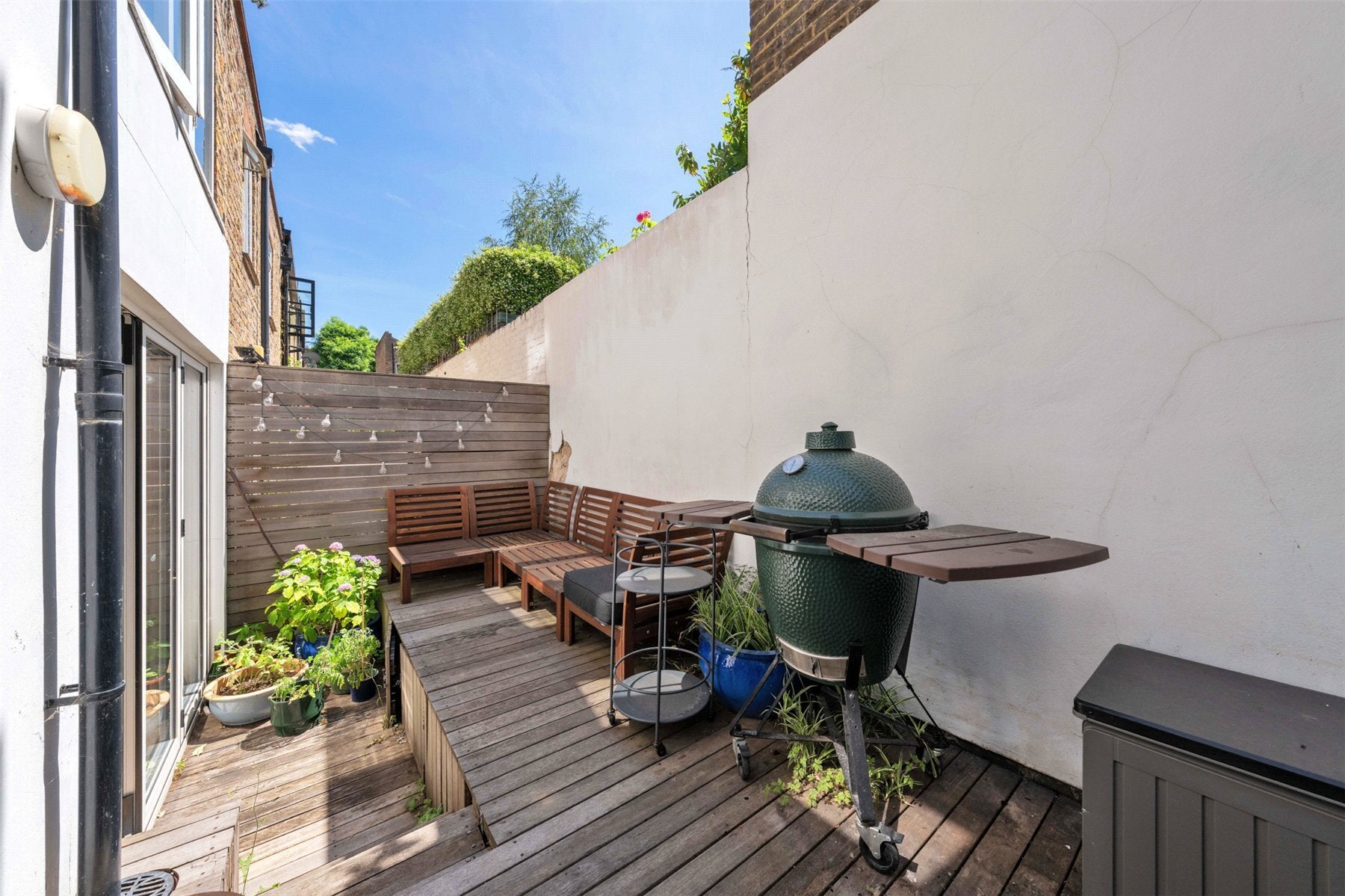Flat Chalcot Road in Greater London