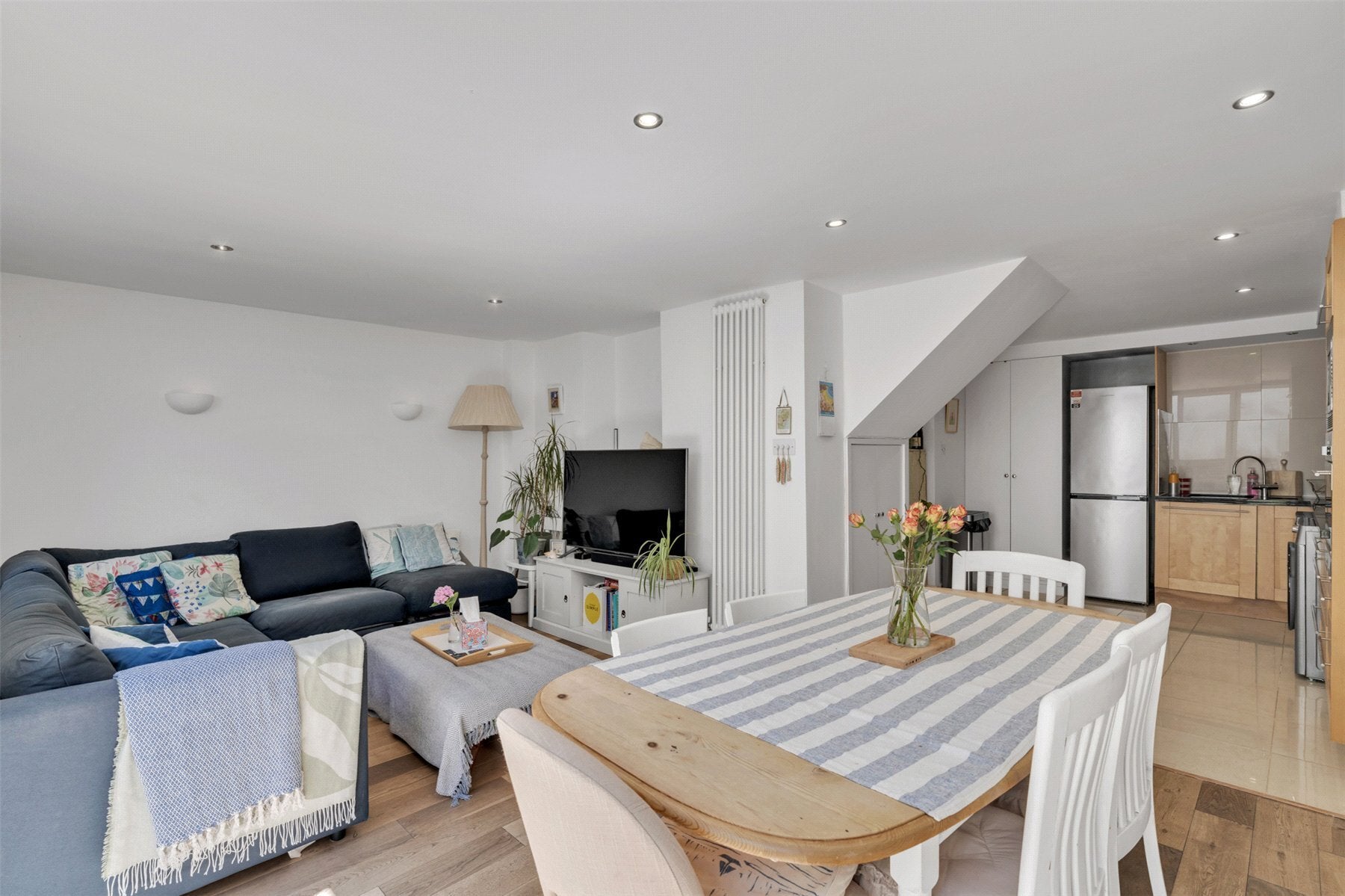 Flat Chalcot Road in Greater London
