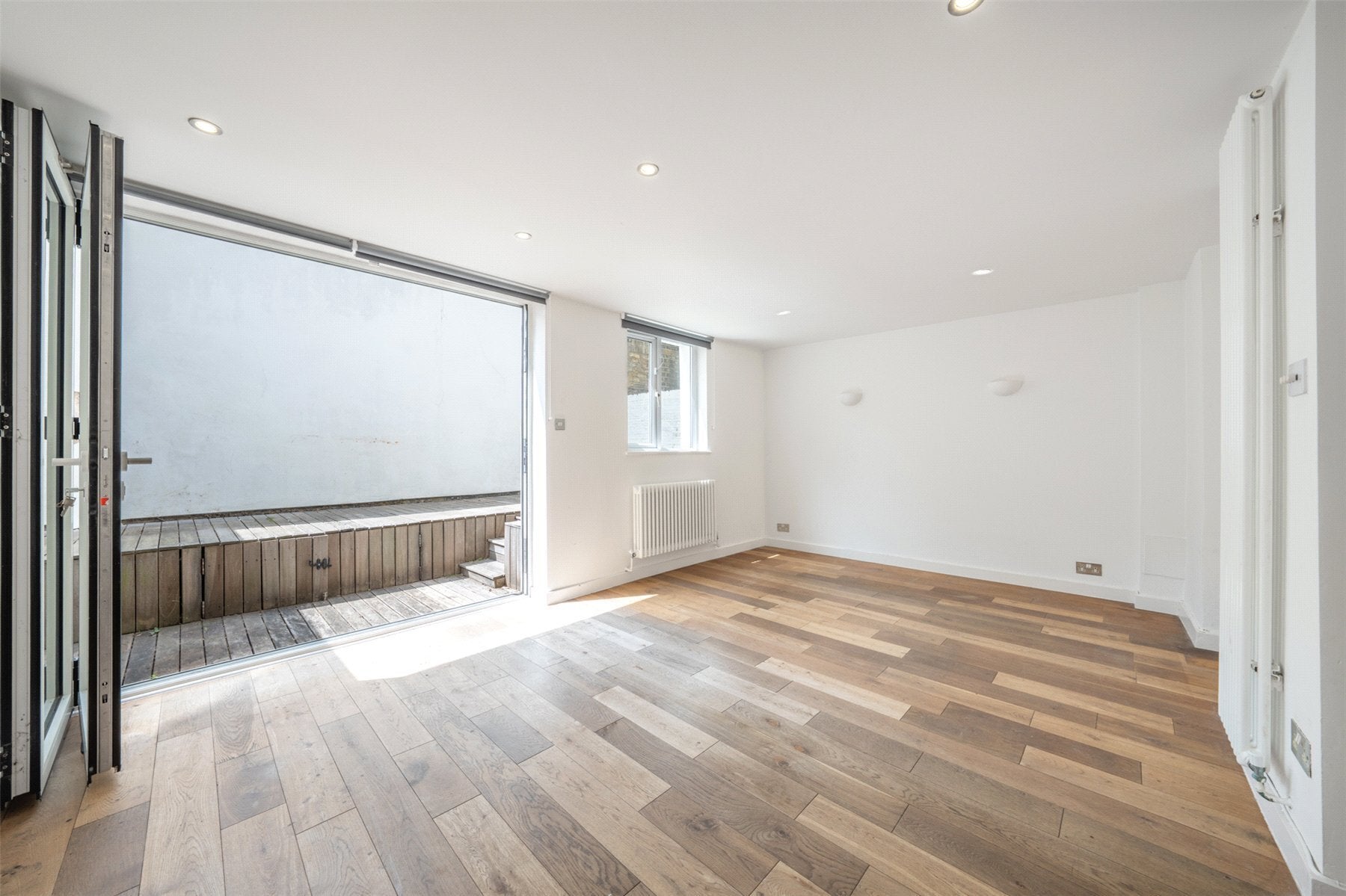 Flat Chalcot Road in Greater London