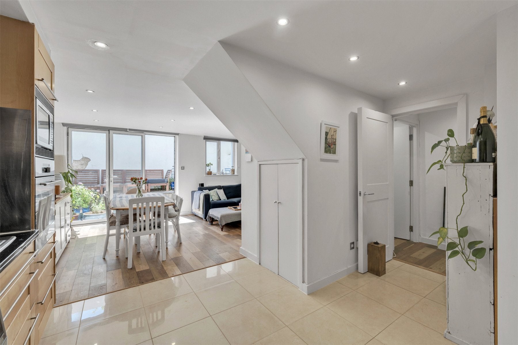 Flat Chalcot Road in Greater London