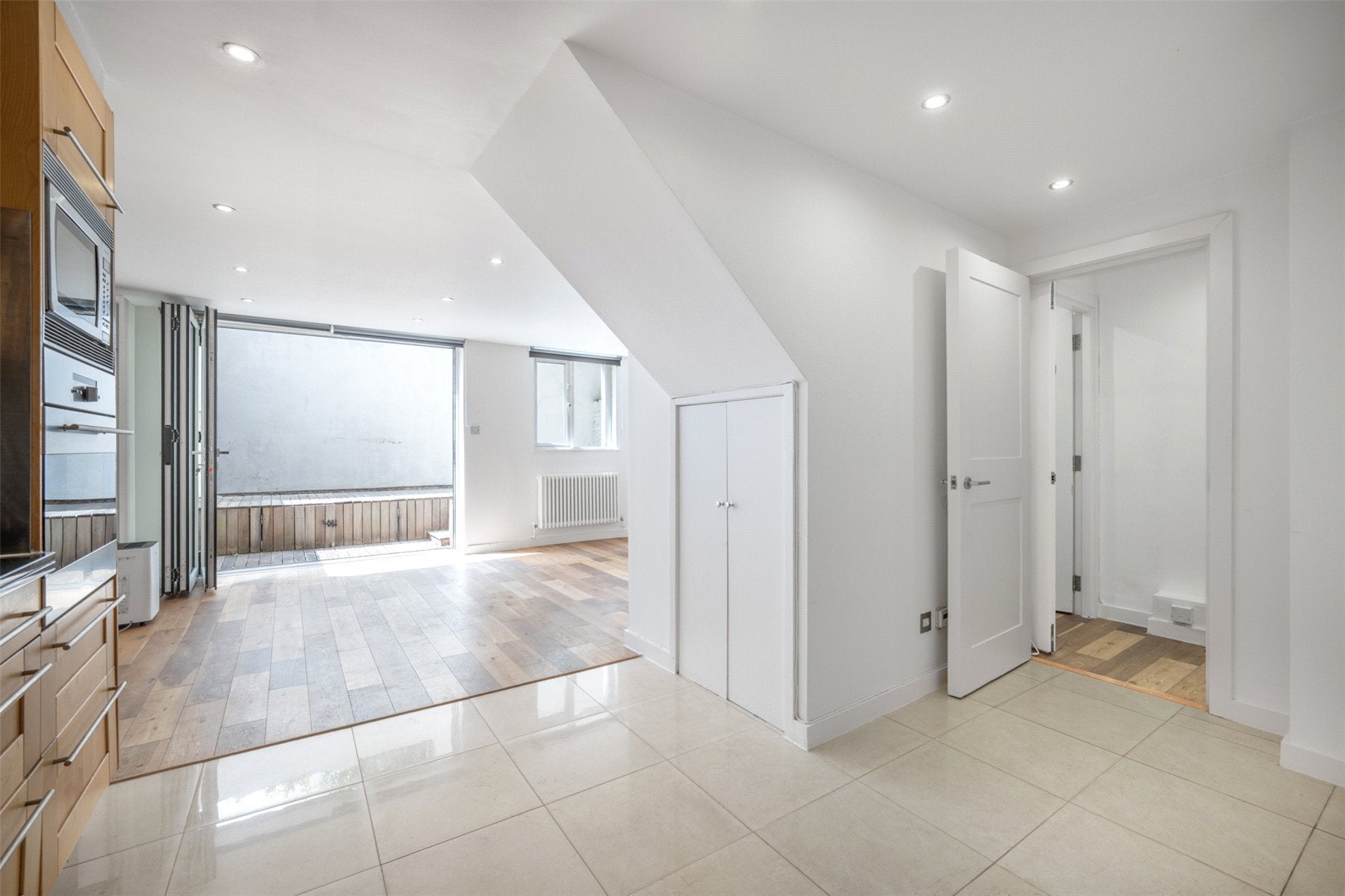 Flat Chalcot Road in Greater London