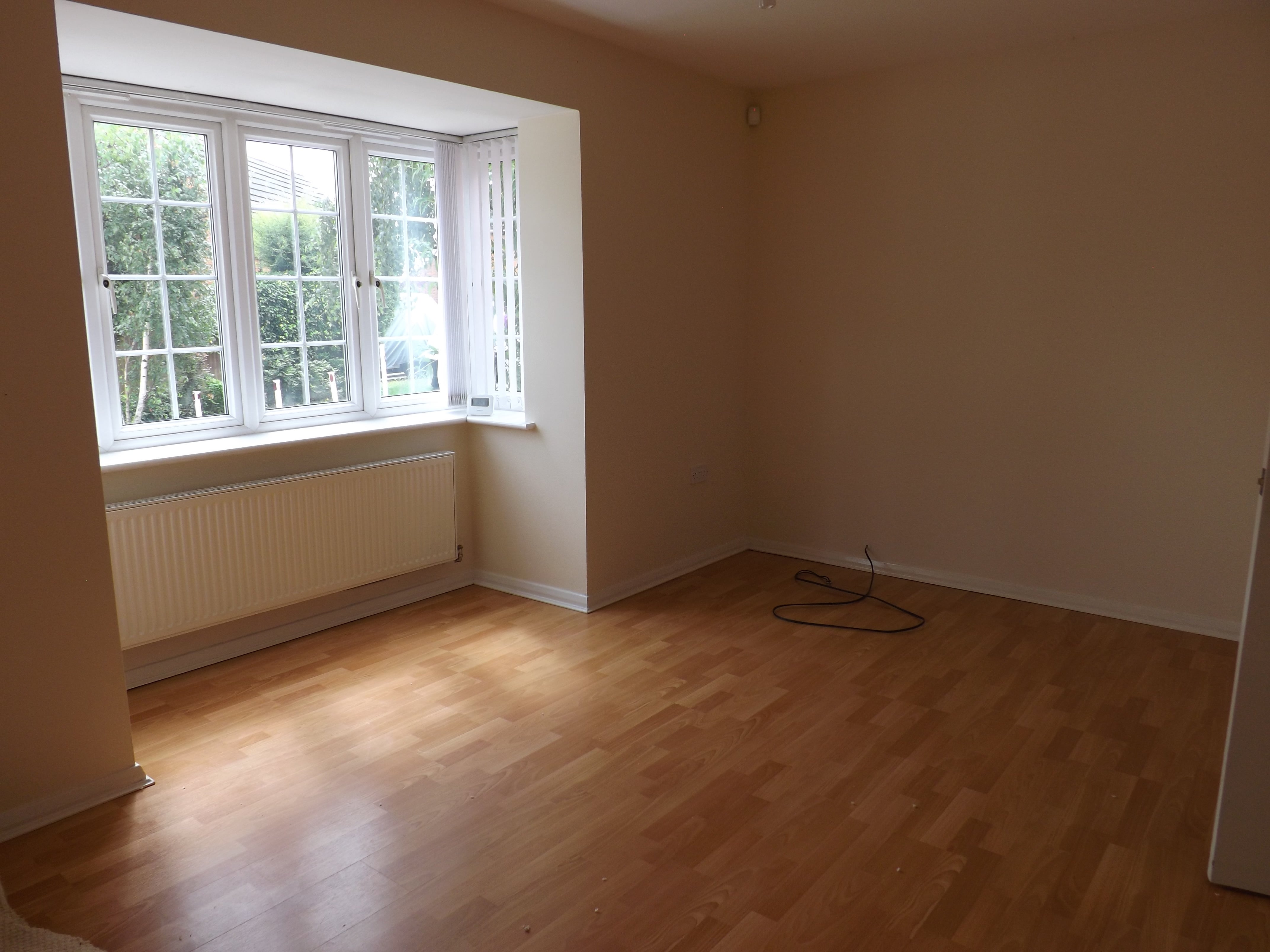 House Hunter Close in Shortstown