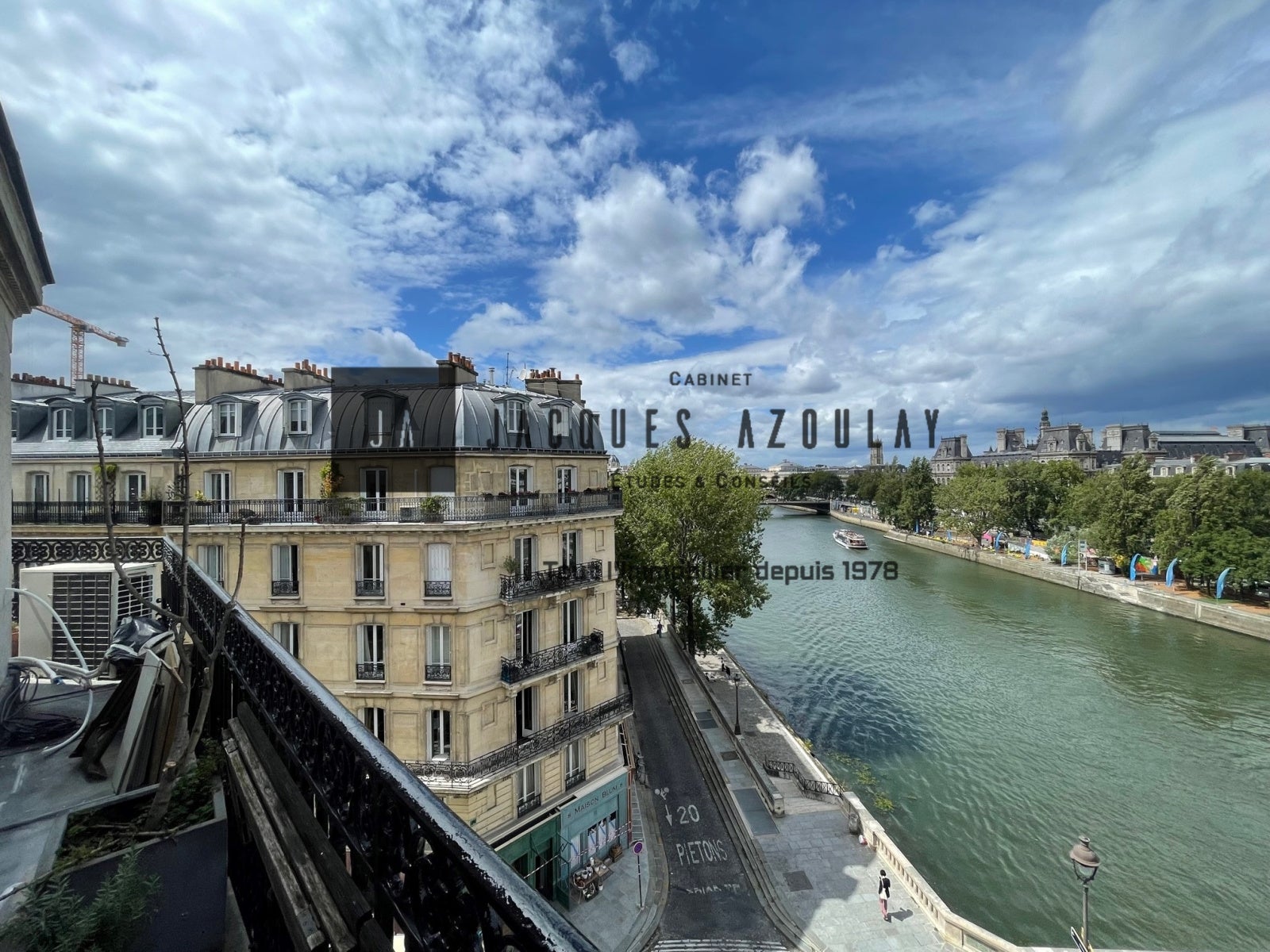 Flat Rue du Parc Royal in Paris