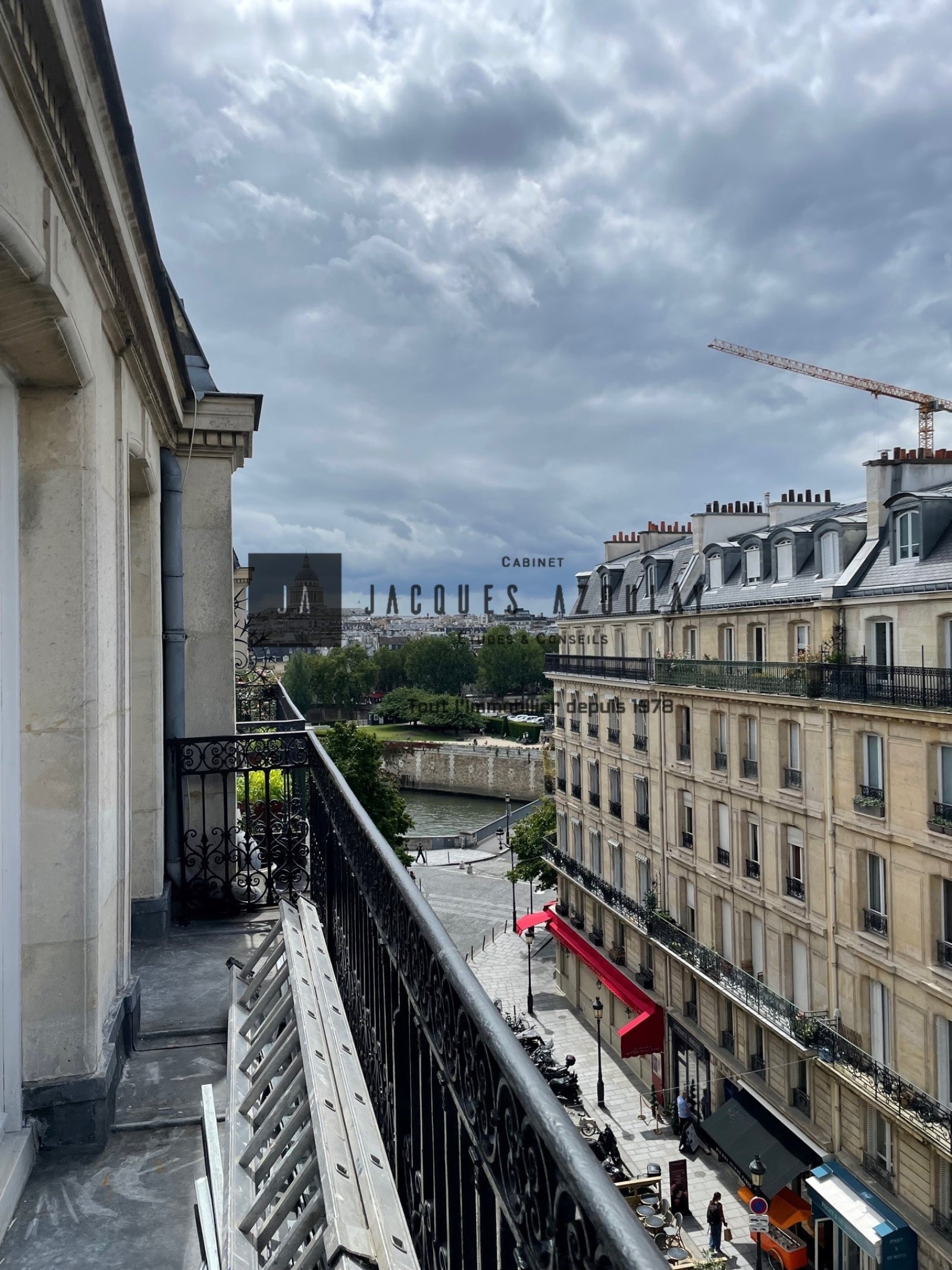 Flat Rue du Parc Royal in Paris