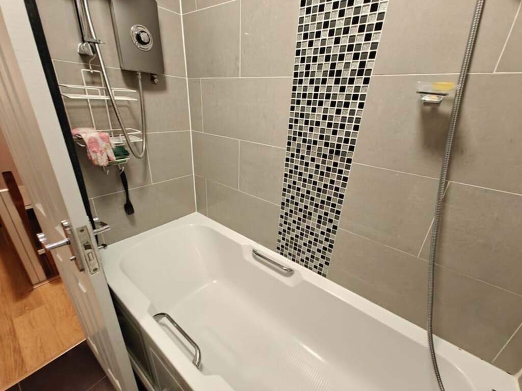Room Cable Street in Greater London