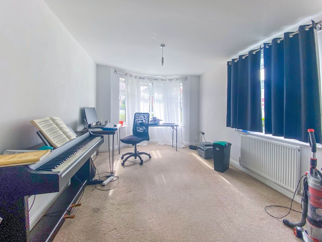 Flat Bedford Crescent in Bournemouth
