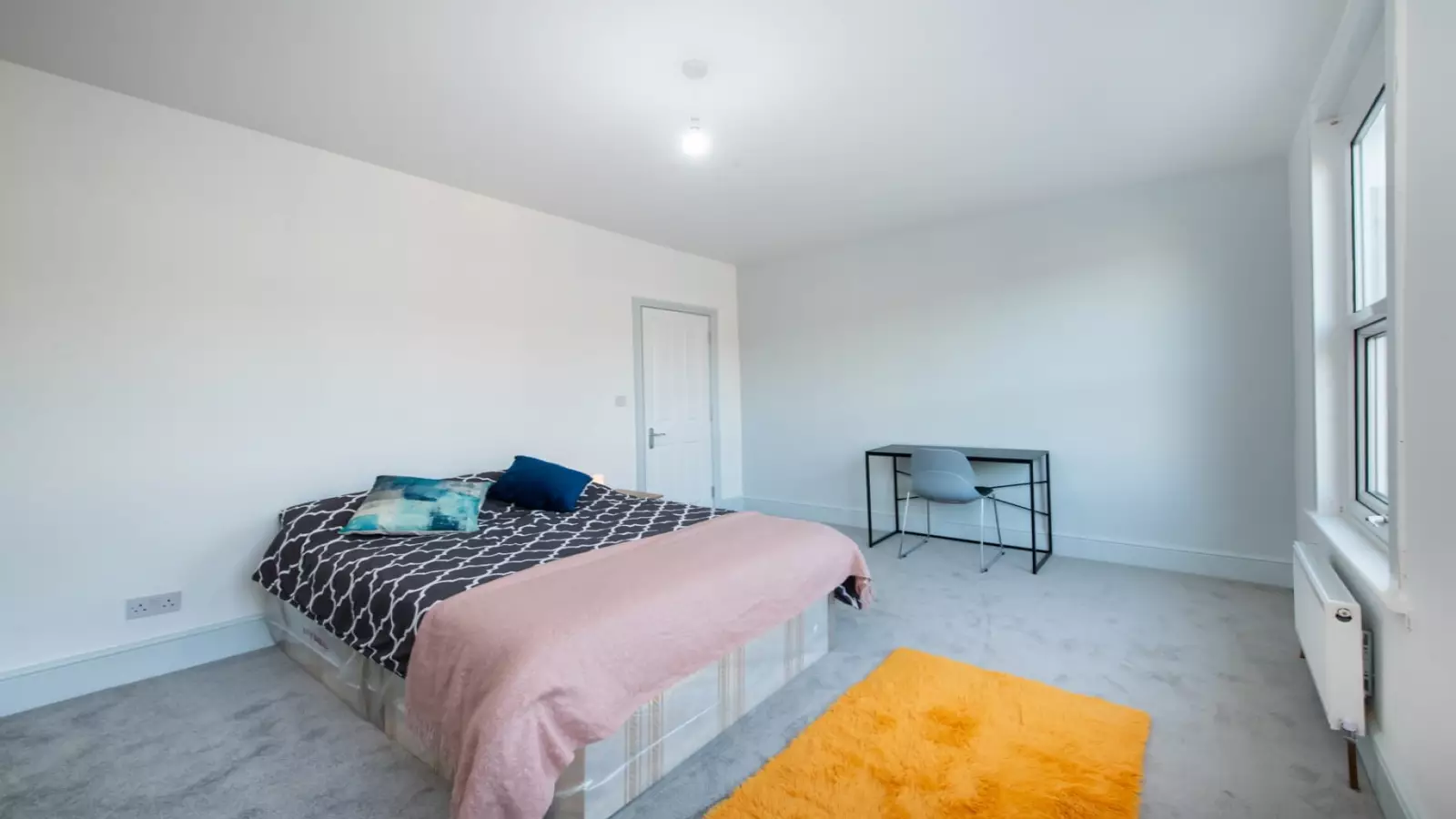 Room The Avenue in Greater London