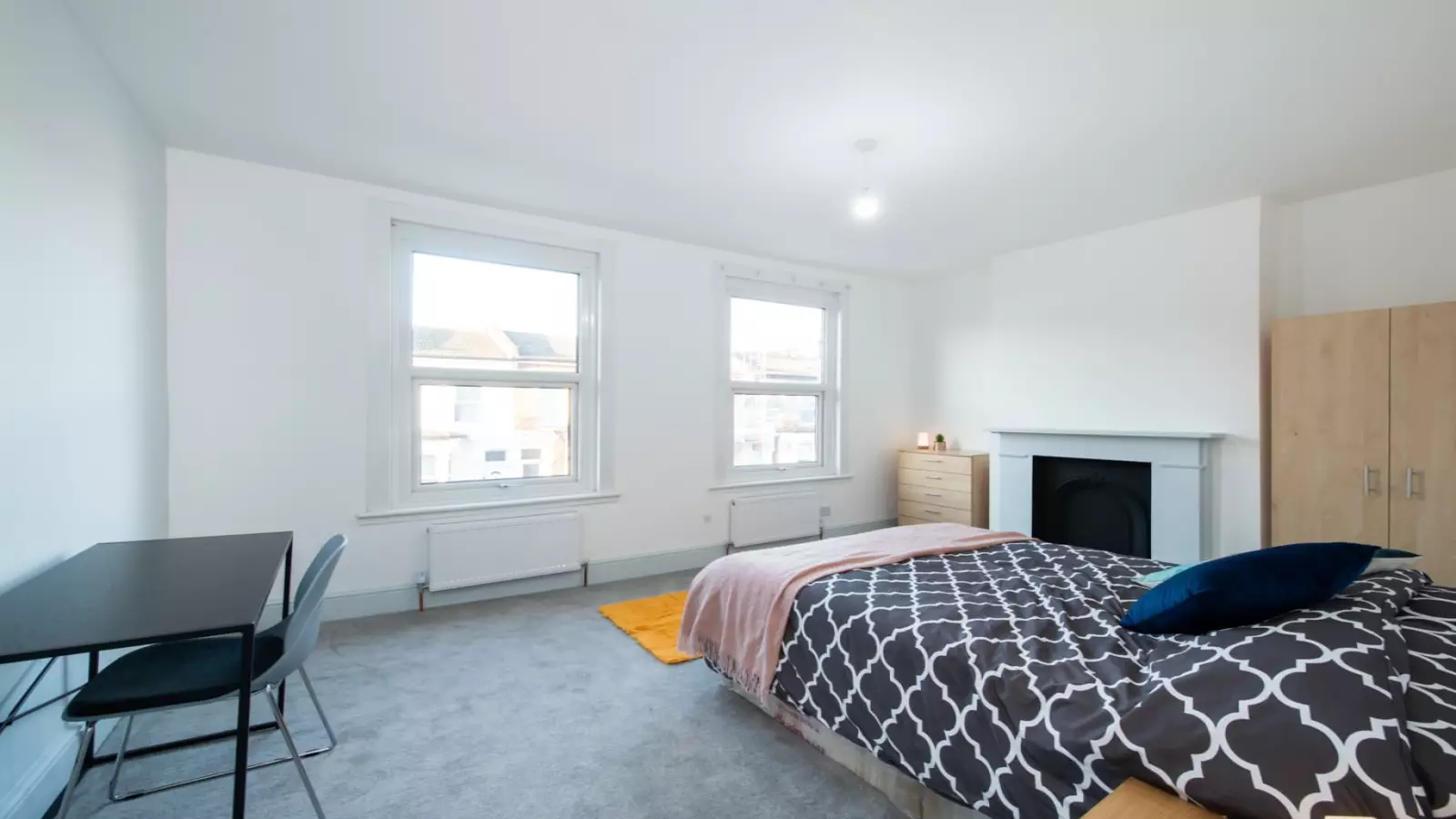 Room The Avenue in Greater London