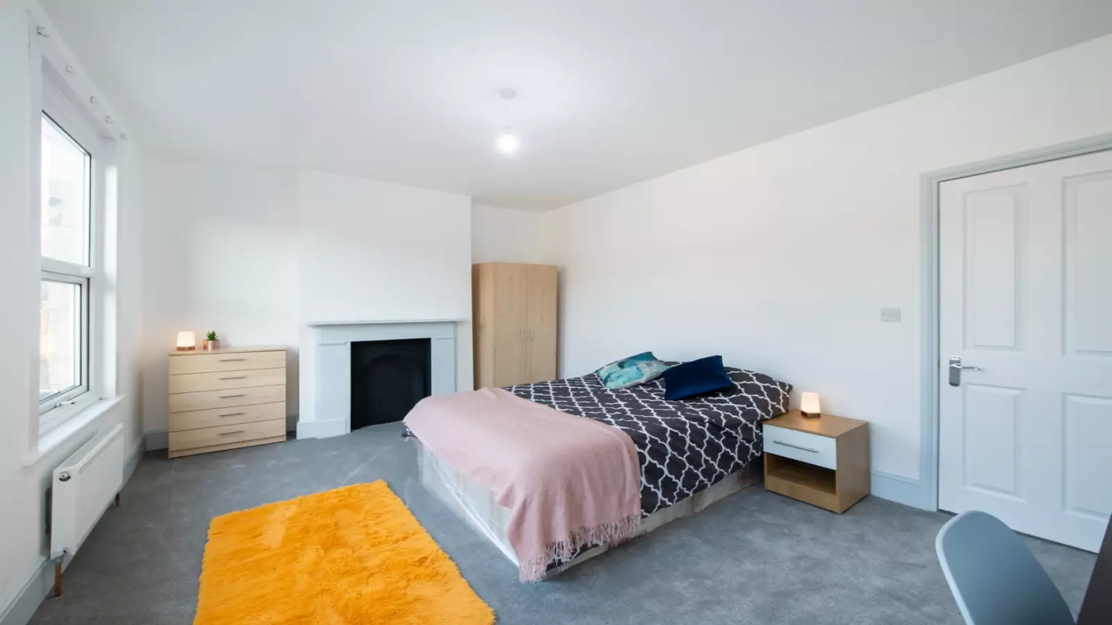 Room The Avenue in Greater London