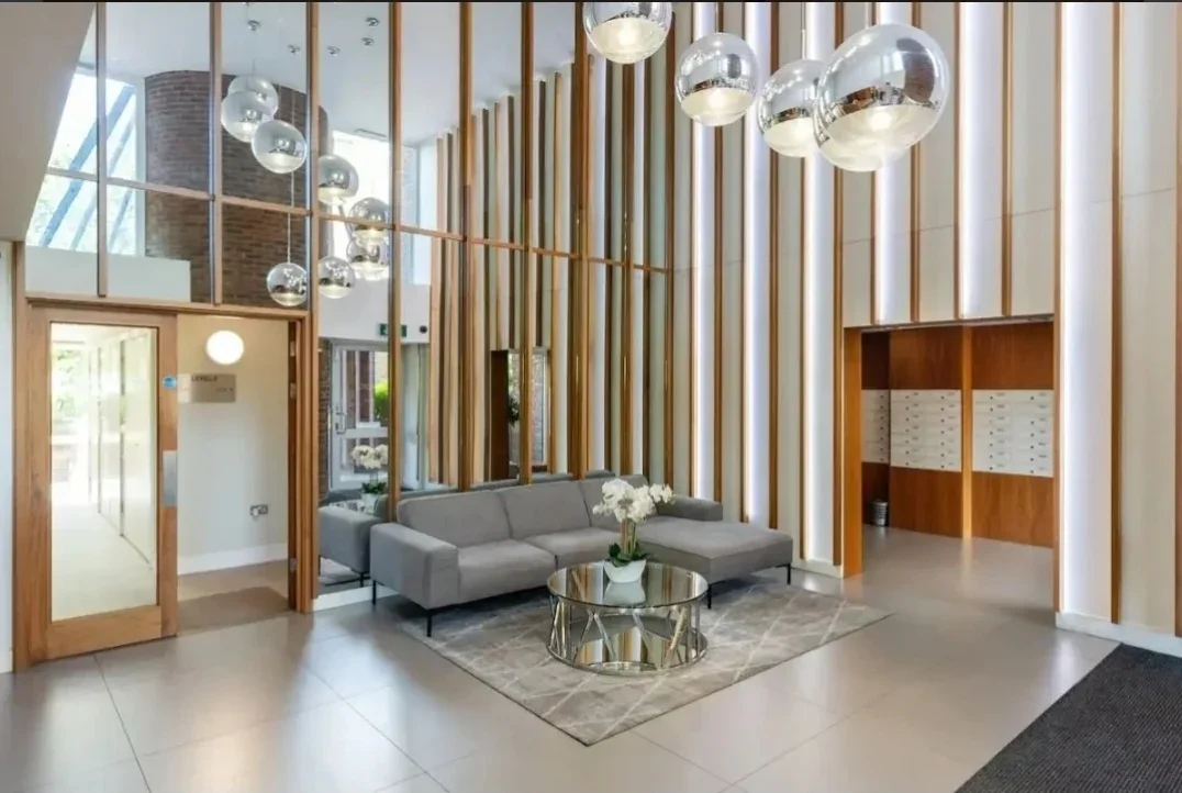 Flat Molesworth Street in Greater London