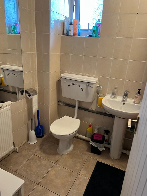 Room Gleneldon Road in Greater London