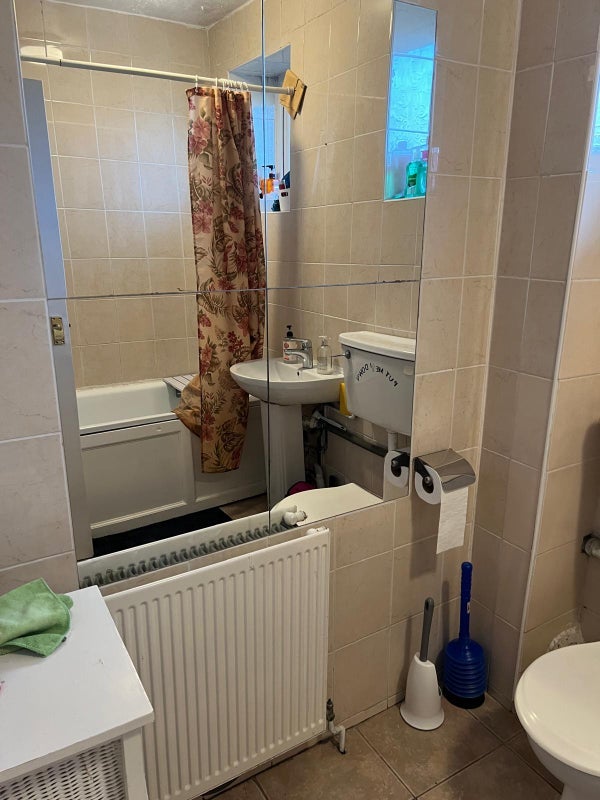 Room Gleneldon Road in Greater London