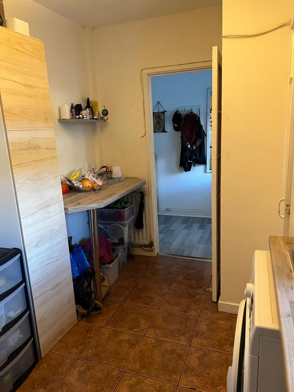 Room Gleneldon Road in Greater London